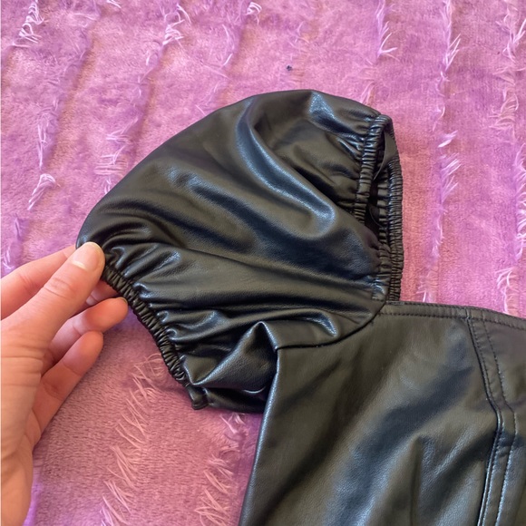 NEW 7 For All Mankind Faux Leather Puff Sleeve Crop Top in Black - Picture 8 of 13